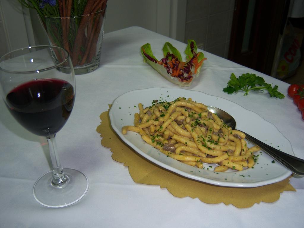 Agriturismo Lo Sgorzolo Pergola Dış mekan fotoğraf